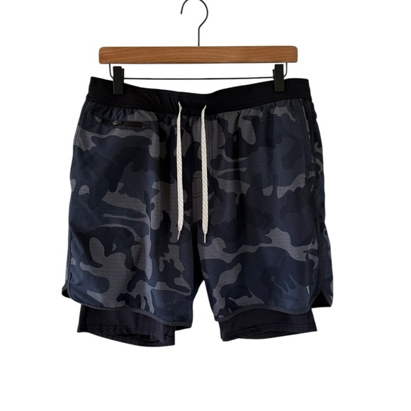 Vuori Mens Stockton Layered Compression Performance Shorts in Blue Grey Camo - Picture 2 of 7